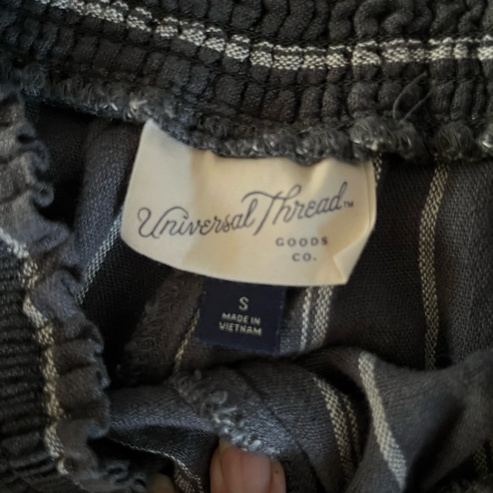 Linen Shorts - Picture 2 of 2